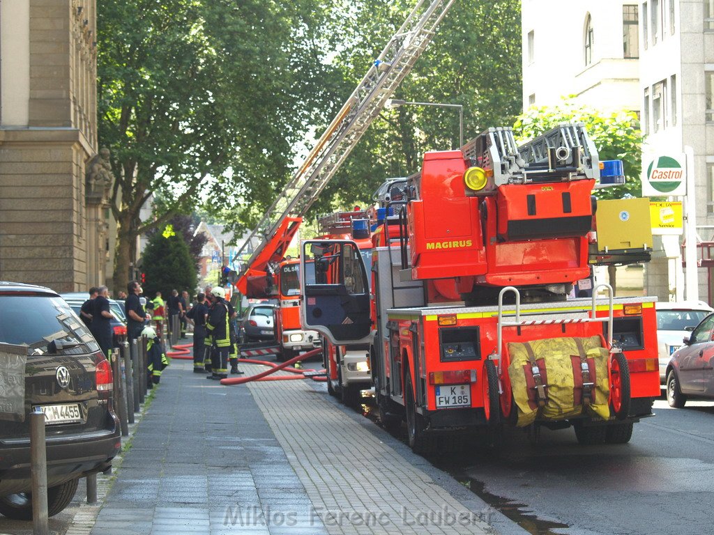 Brand Flachdach Koeln Agnesviertel  Huelchratherstr   P073.JPG